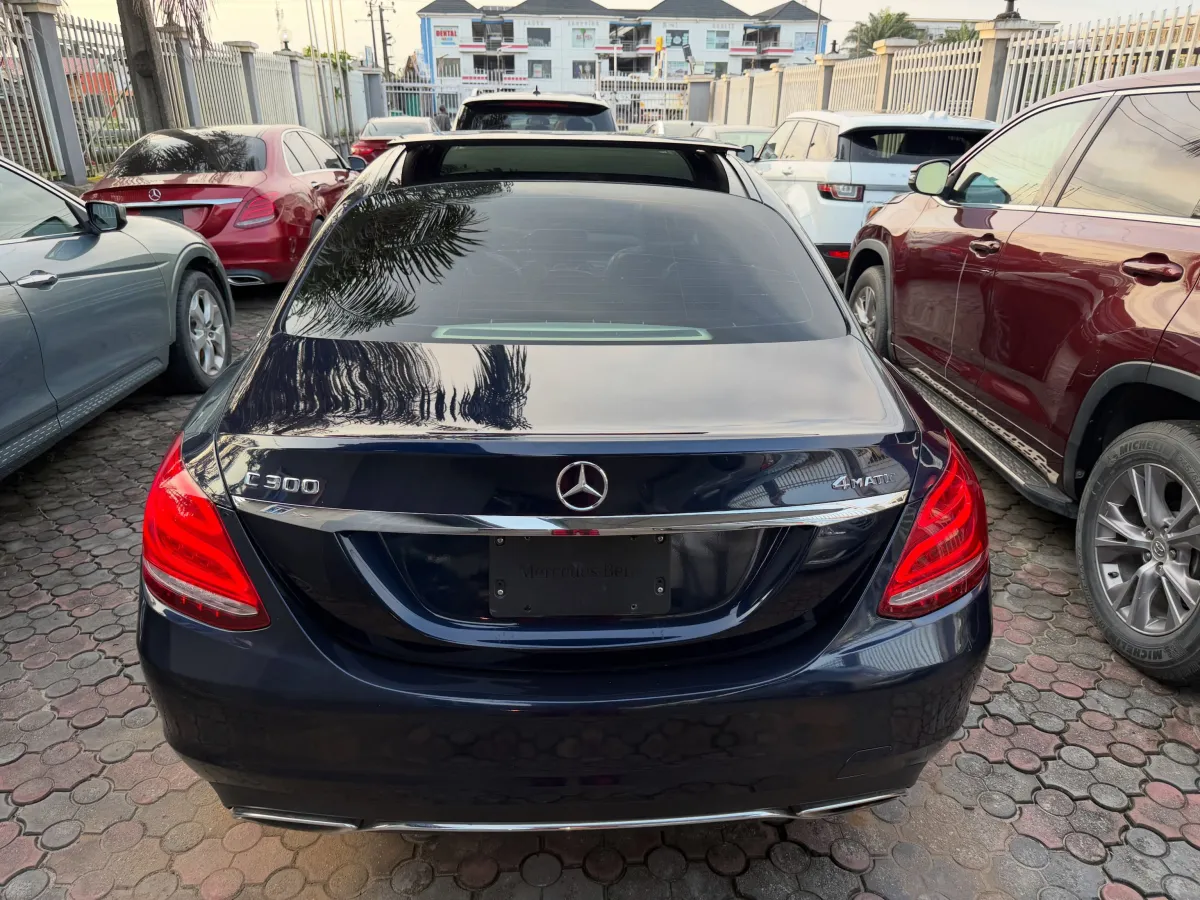 Tokunbo M-Benz C-300 Maybach Trim 2015 model Accident free Ful - Image 10