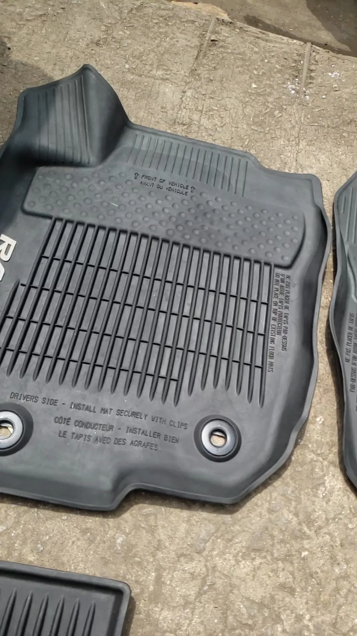 Rav4 2015 footmat rubber - Image 1
