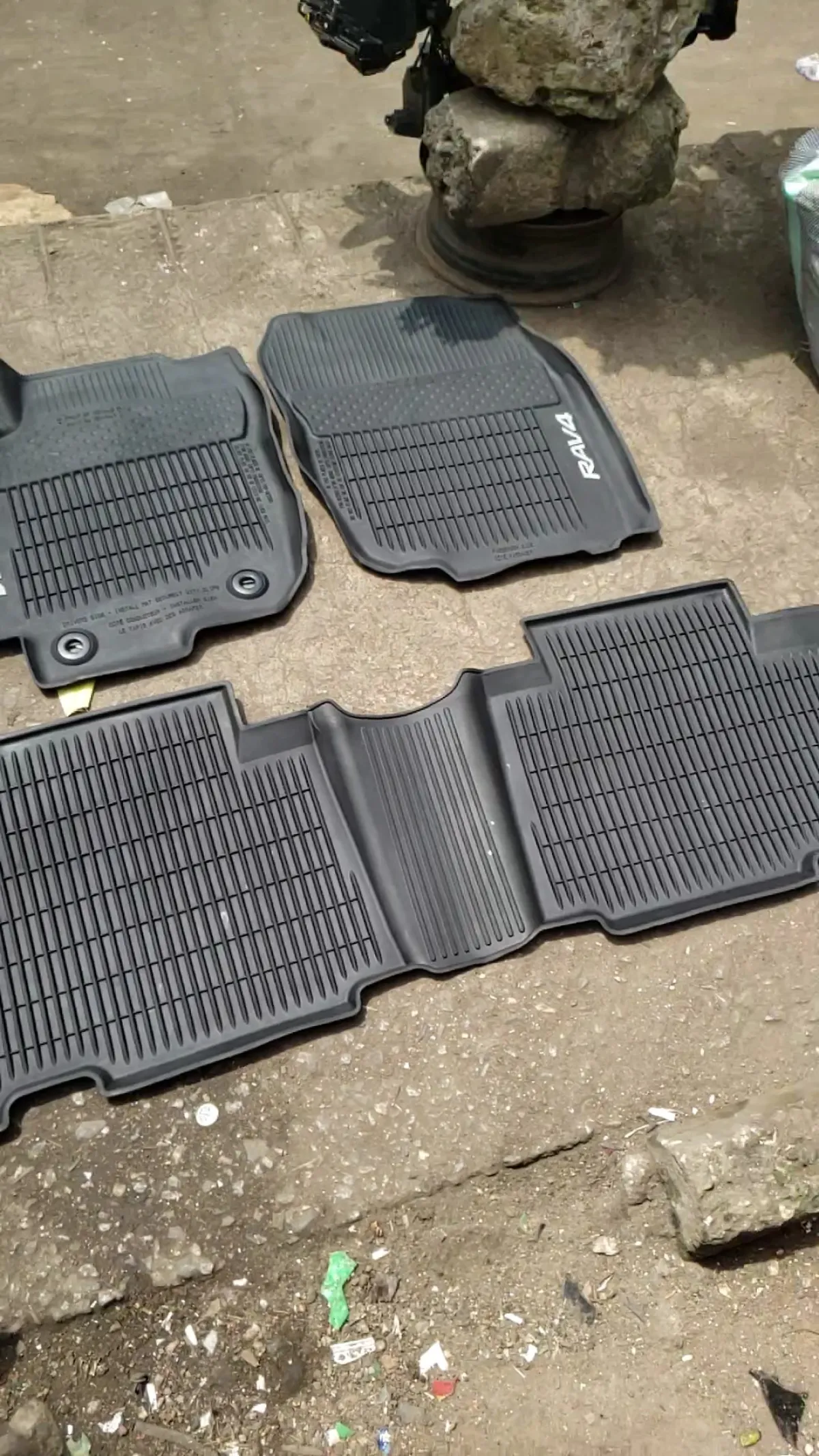 Rav4 2015 footmat rubber - Image 3