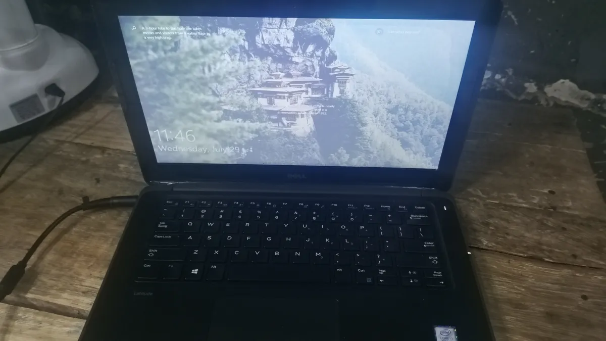 Dell Latitude 3380 - Image 5