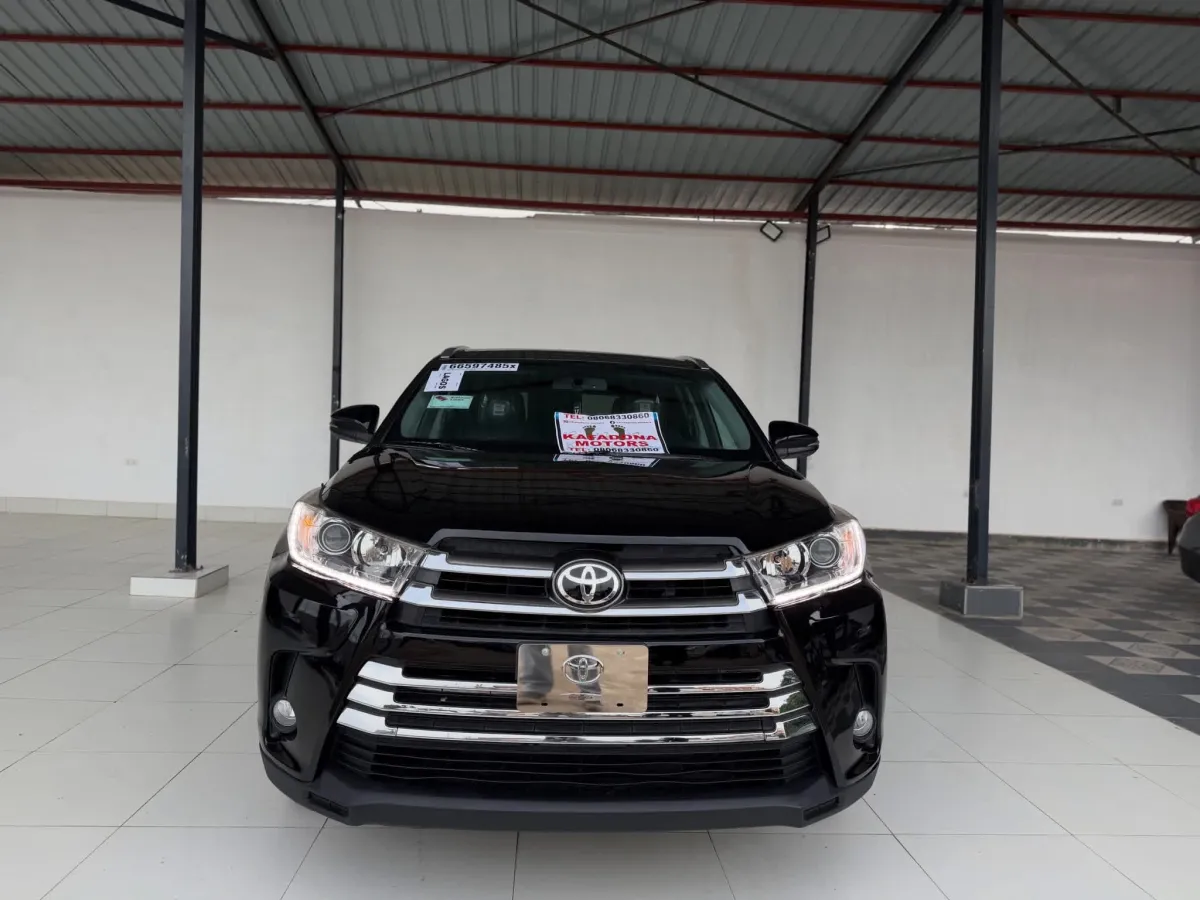 2016 Toyota Highlander XLE - Image 1