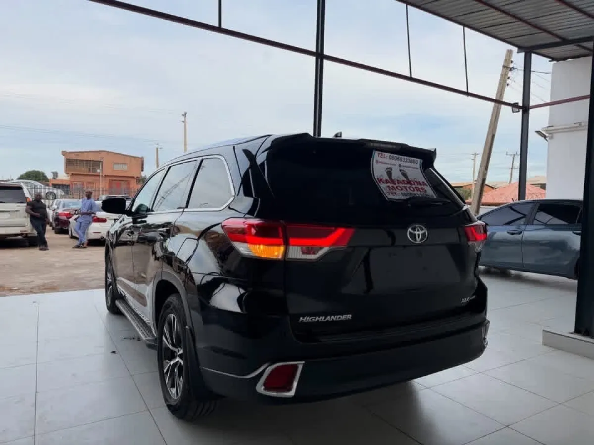 2016 Toyota Highlander XLE - Image 5