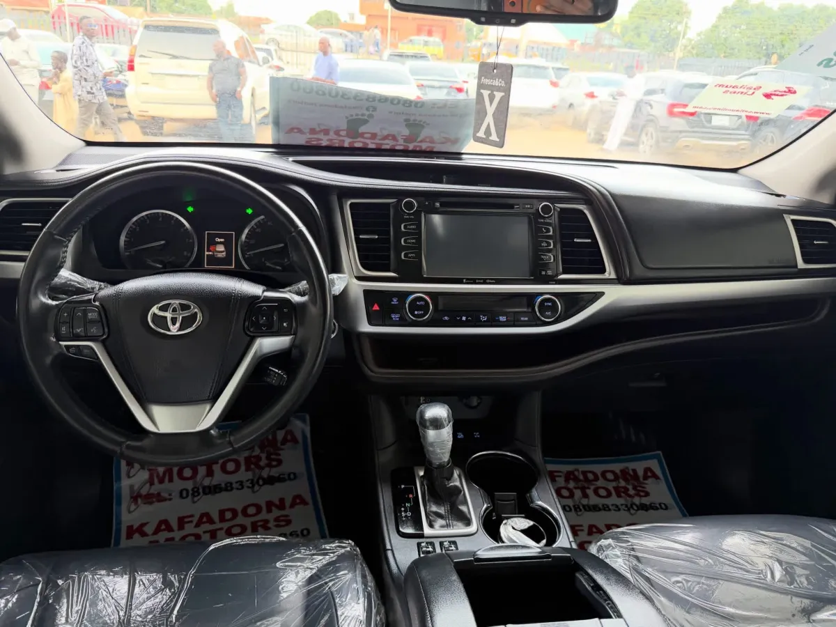 2016 Toyota Highlander XLE - Image 8