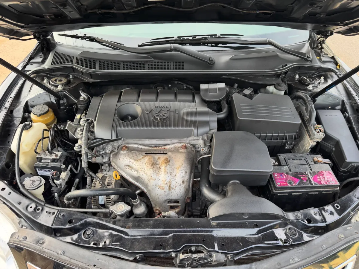 2010 Toyota Camry LE - Image 5