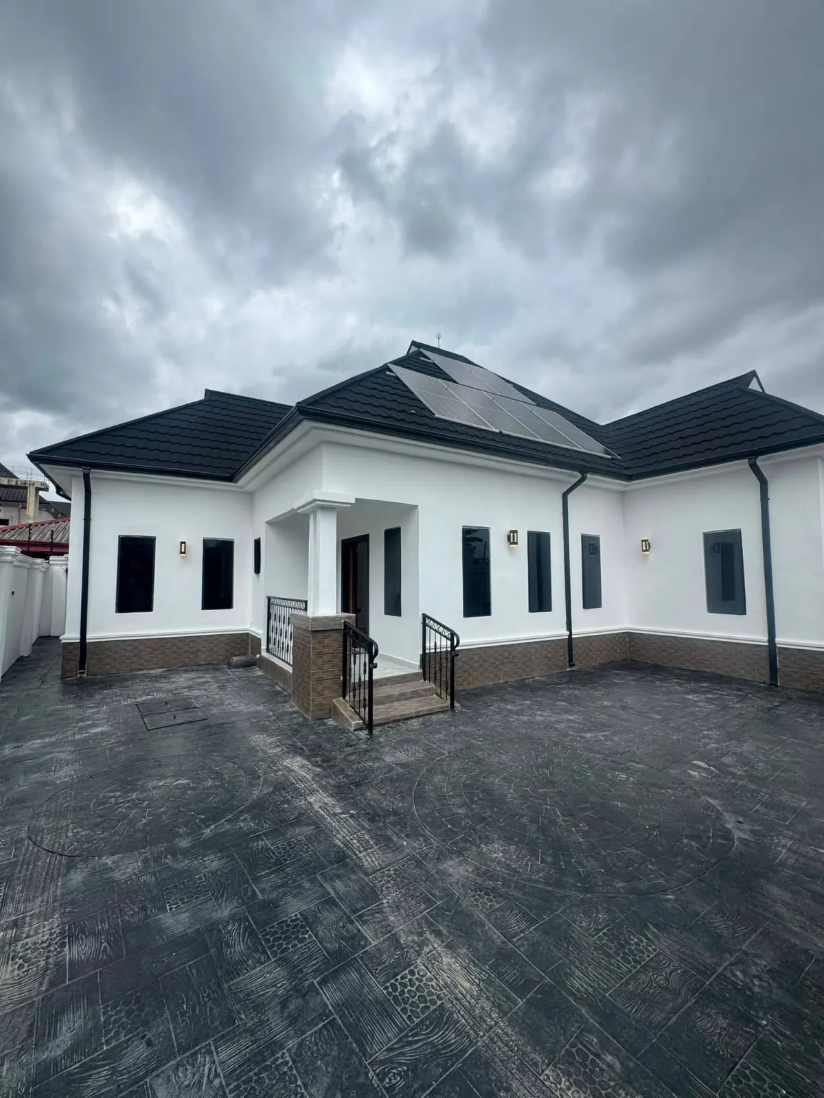 3 bedroom bungalow - Image 1