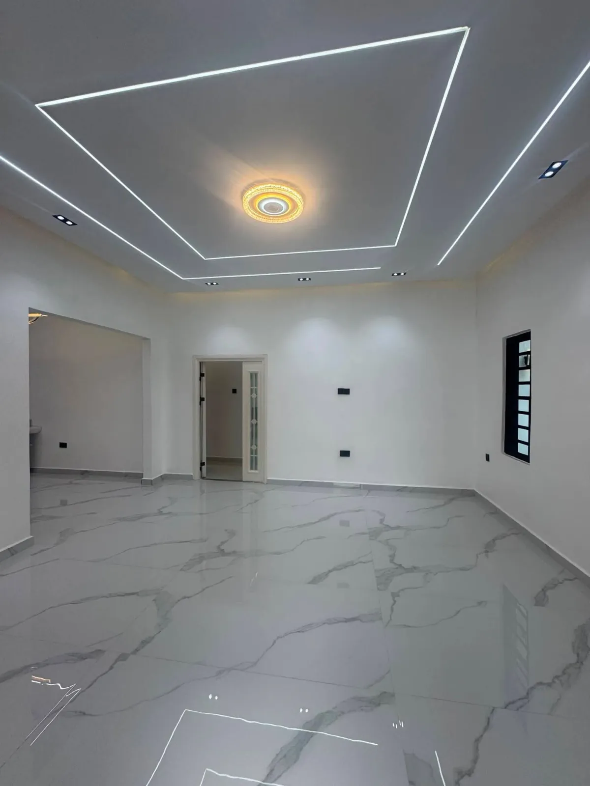 3 bedroom bungalow - Image 2