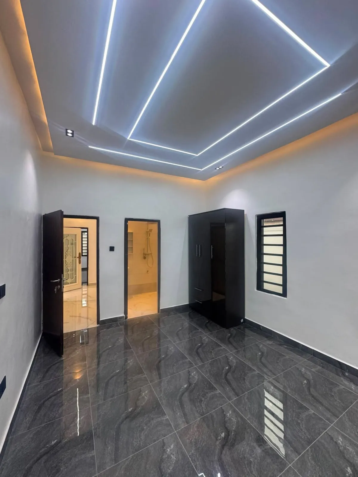 3 bedroom bungalow - Image 6