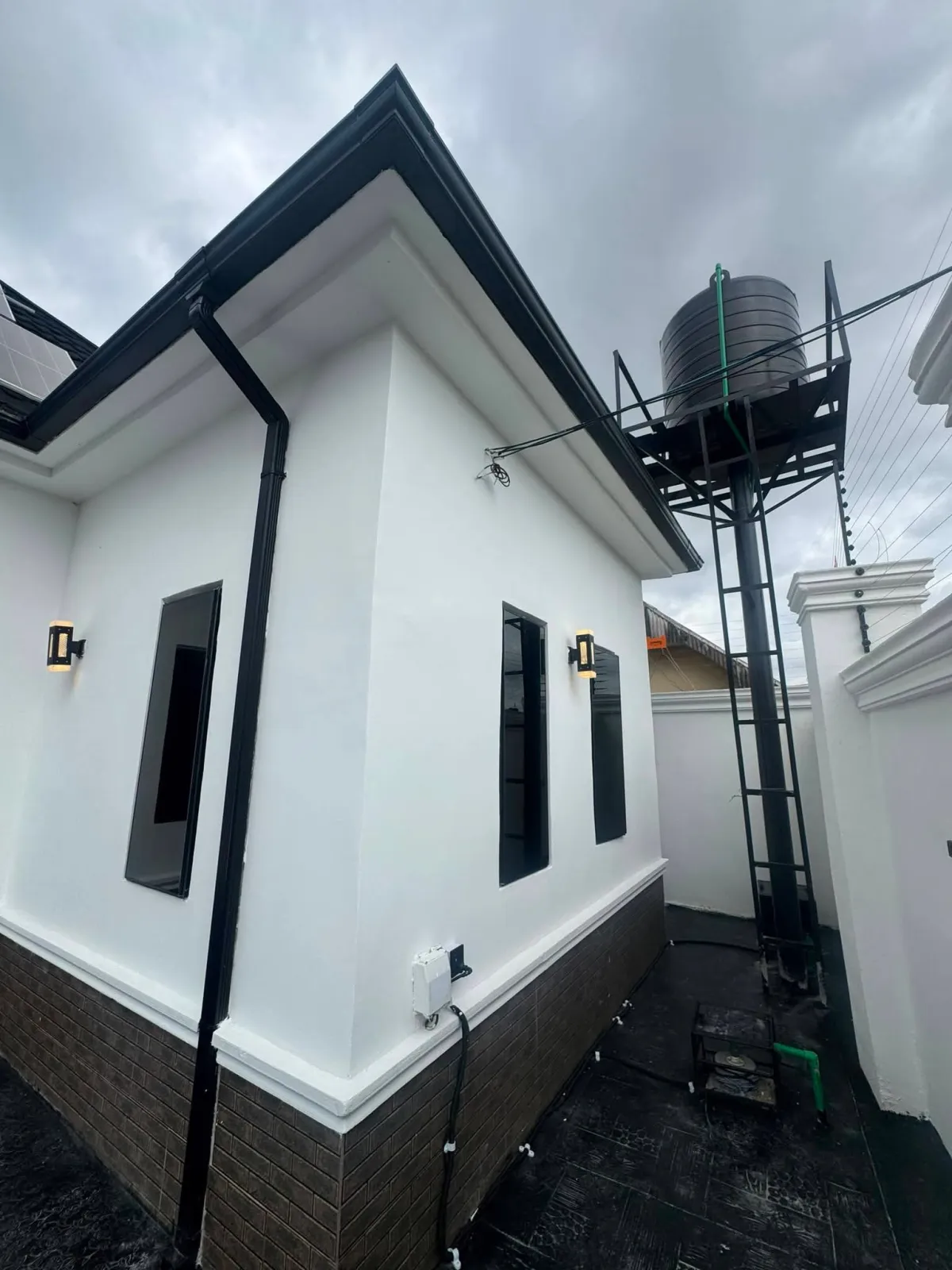 3 bedroom bungalow - Image 8