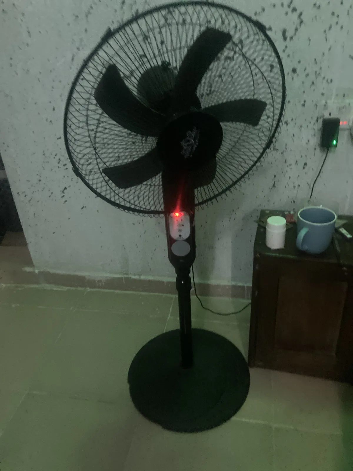 Rechargeable Solar fan - Image 3