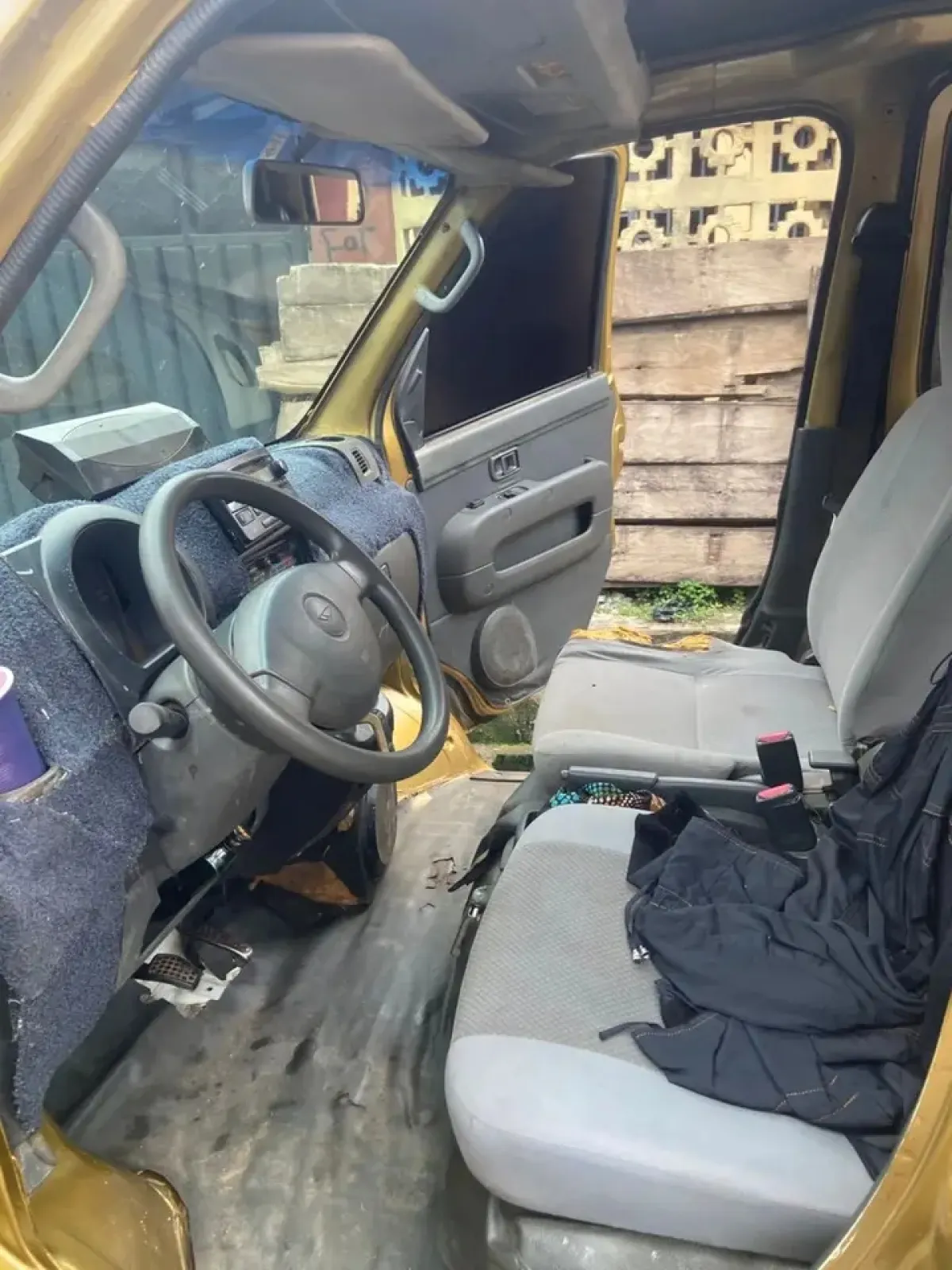 Clean used mini bus for sale - Image 6