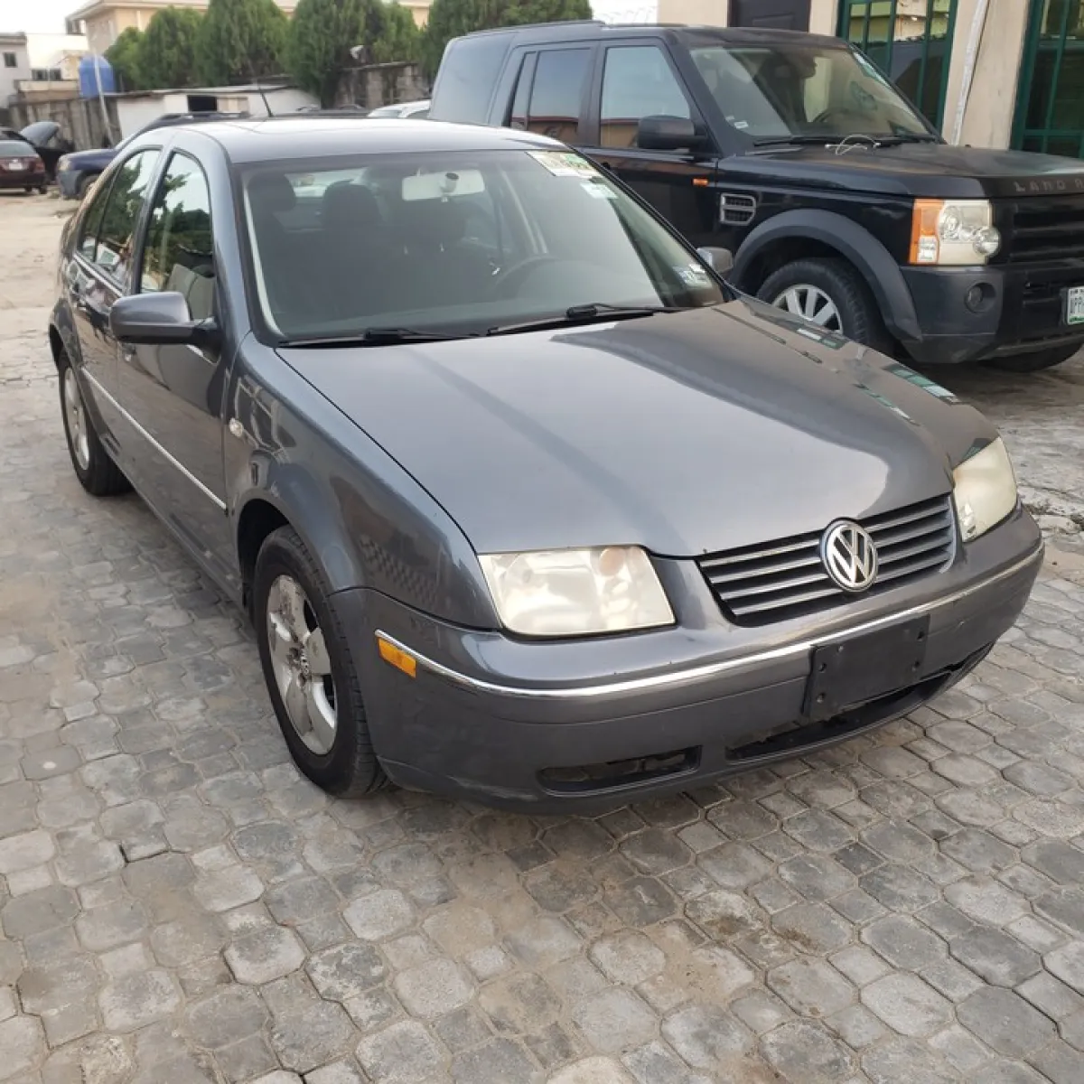 Super clean Volkswagen vento - Image 1