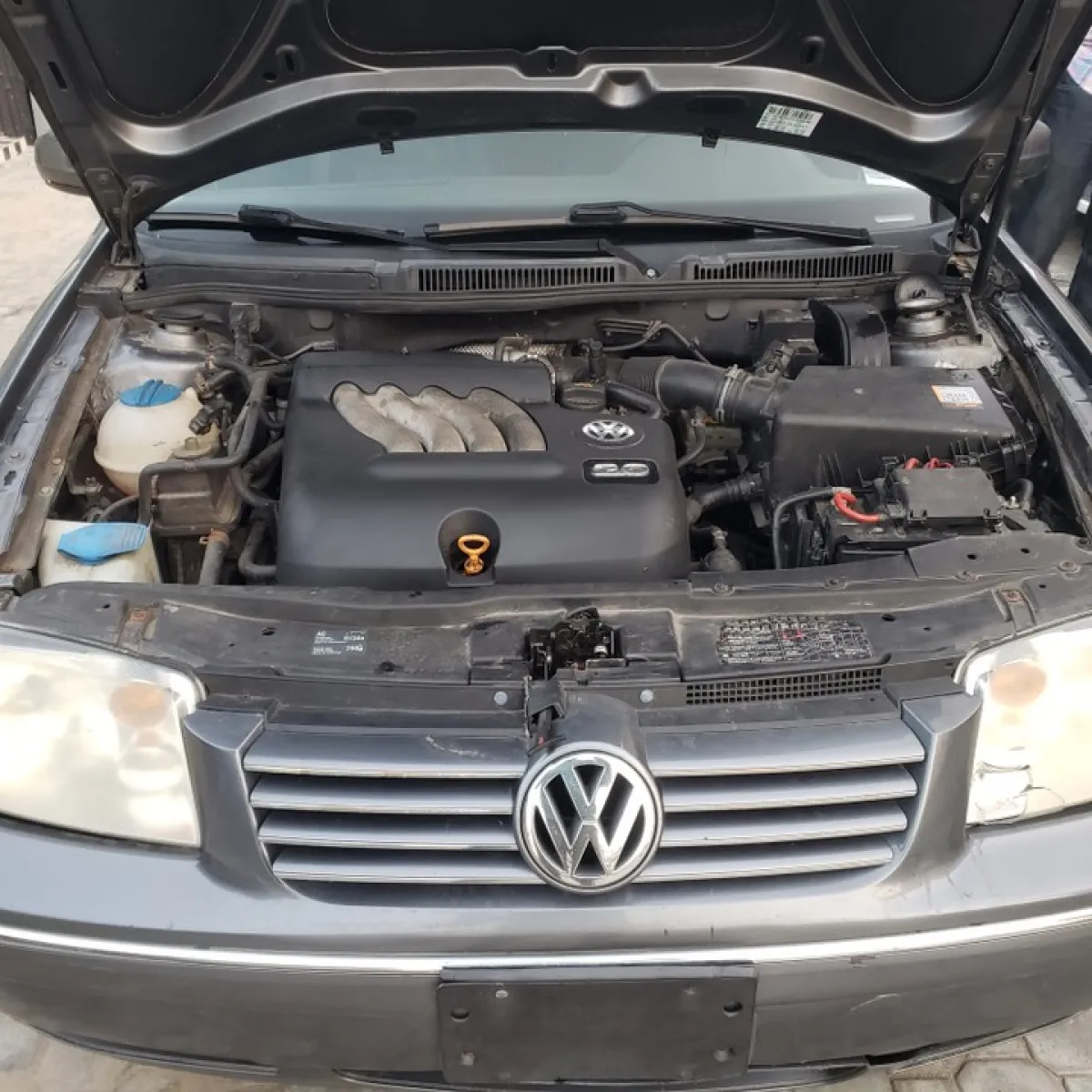 Super clean Volkswagen vento - Image 3