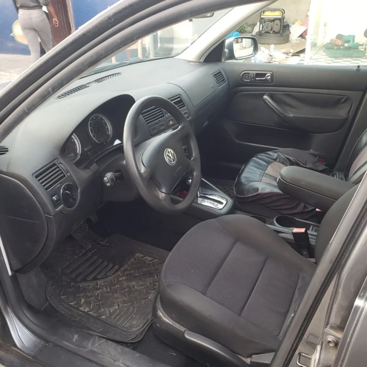 Super clean Volkswagen vento - Image 6