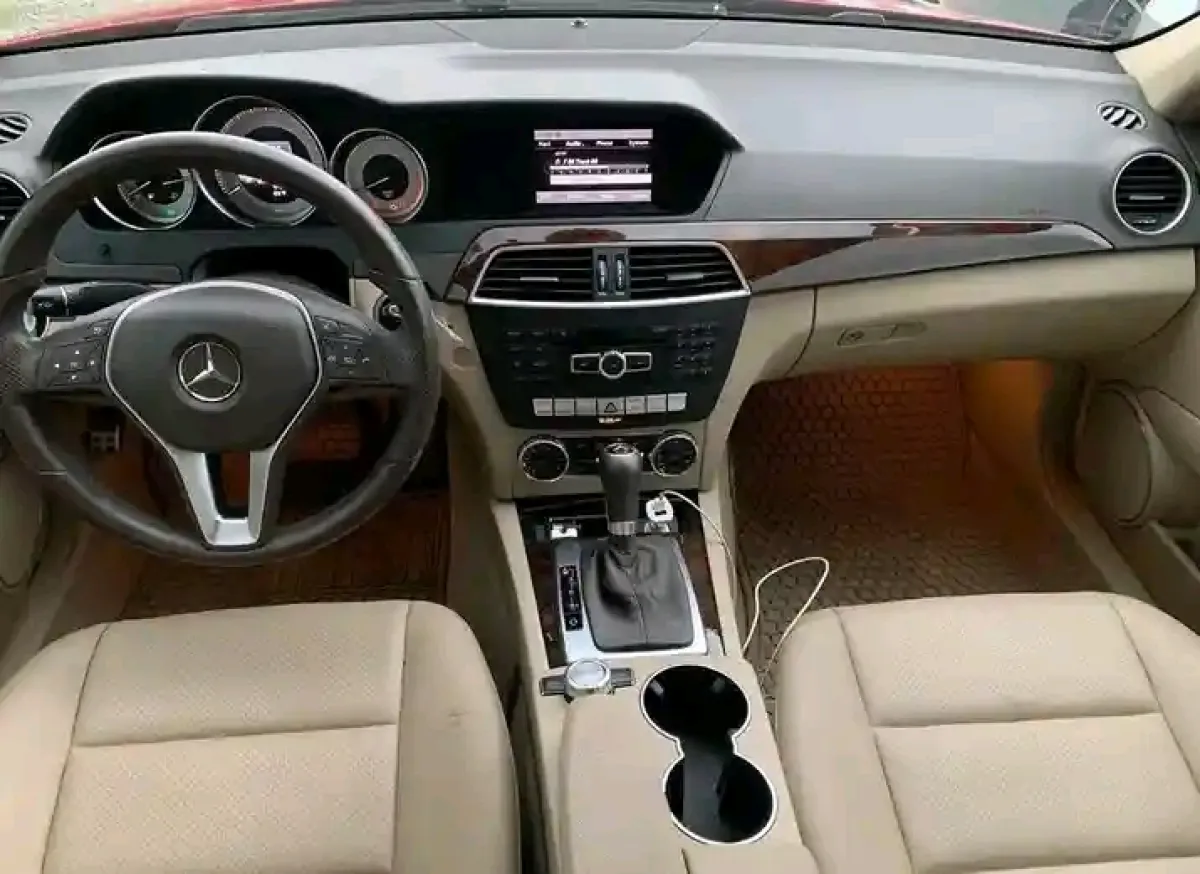 Very sharp Mercedes bez - Image 10