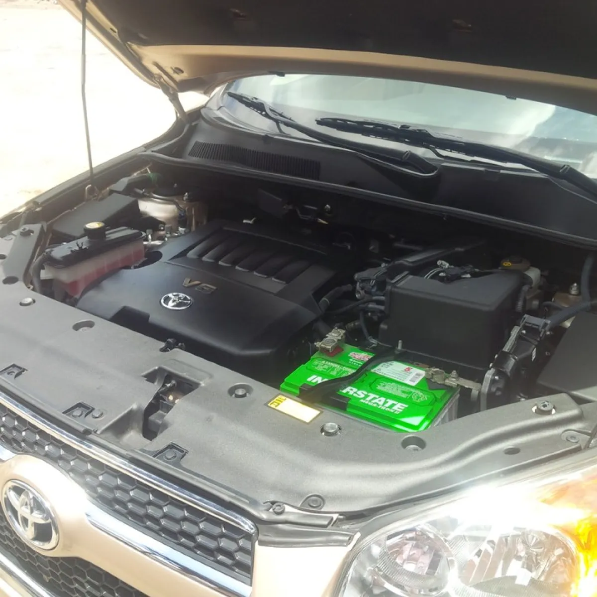 Buy and drive Toyota rav4 - Image 6