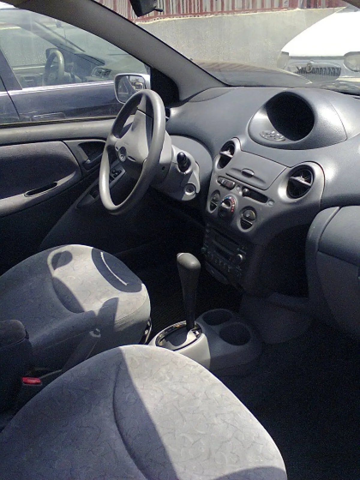 Yaris for sale no fault - Image 2