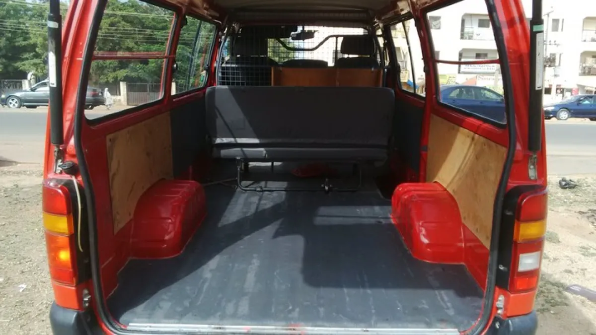 Very sharp Toyota Hiace - Image 2