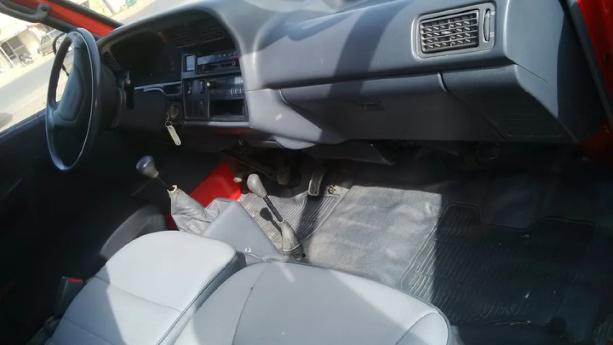 Very sharp Toyota Hiace - Image 7