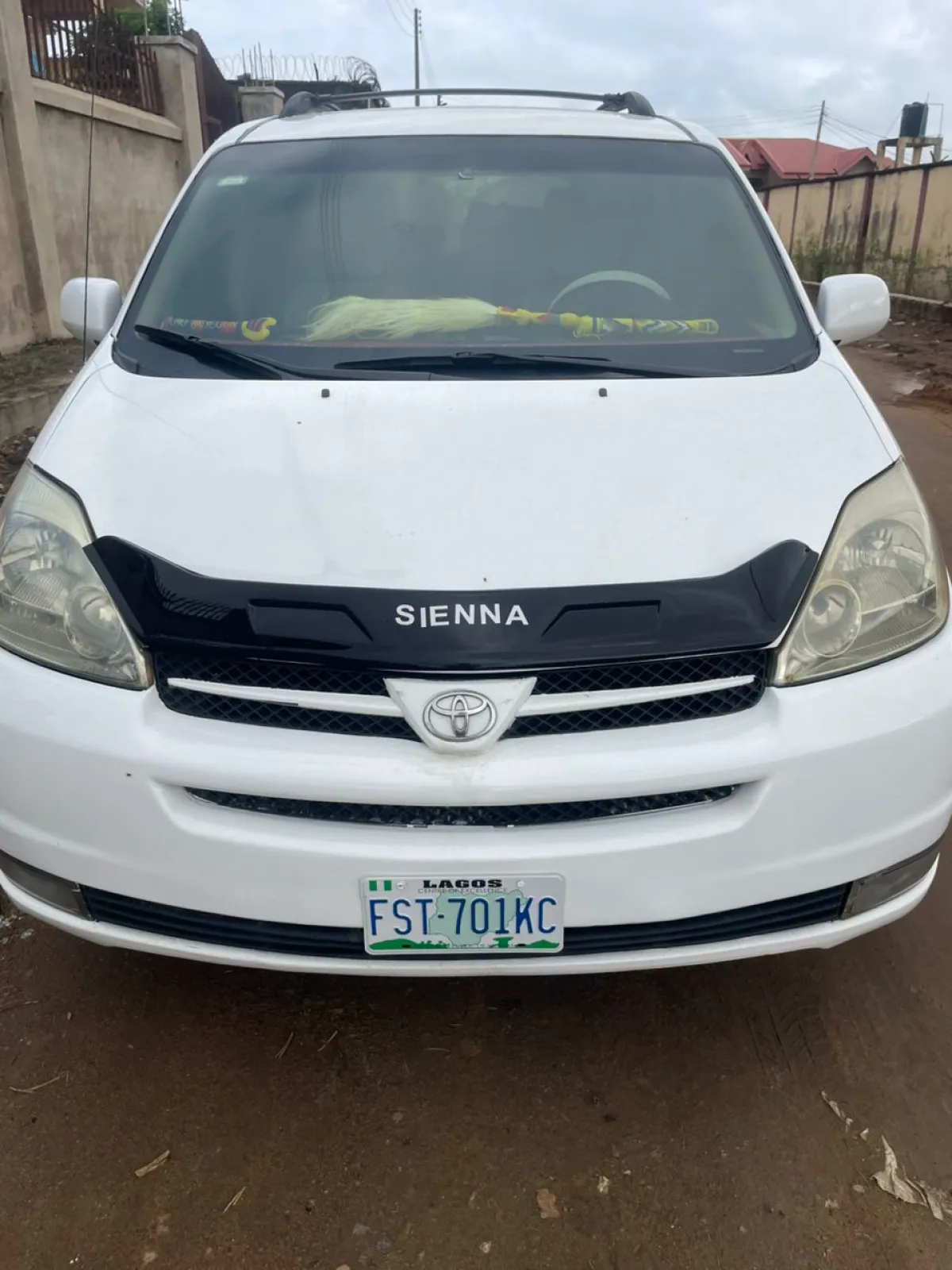 2005 Toyota Sienna - Image 2