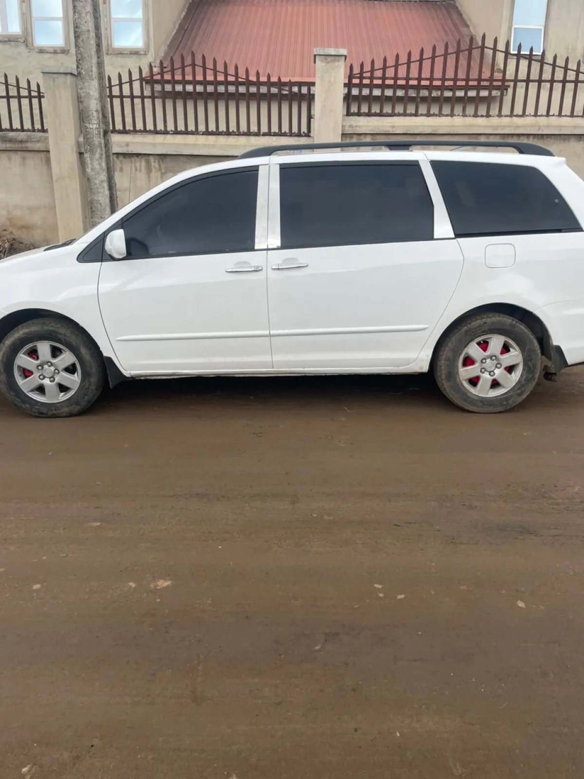 2005 Toyota Sienna - Image 3