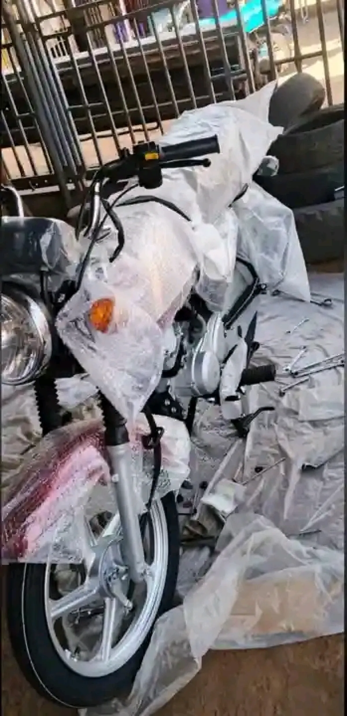 Tvs - Image 2