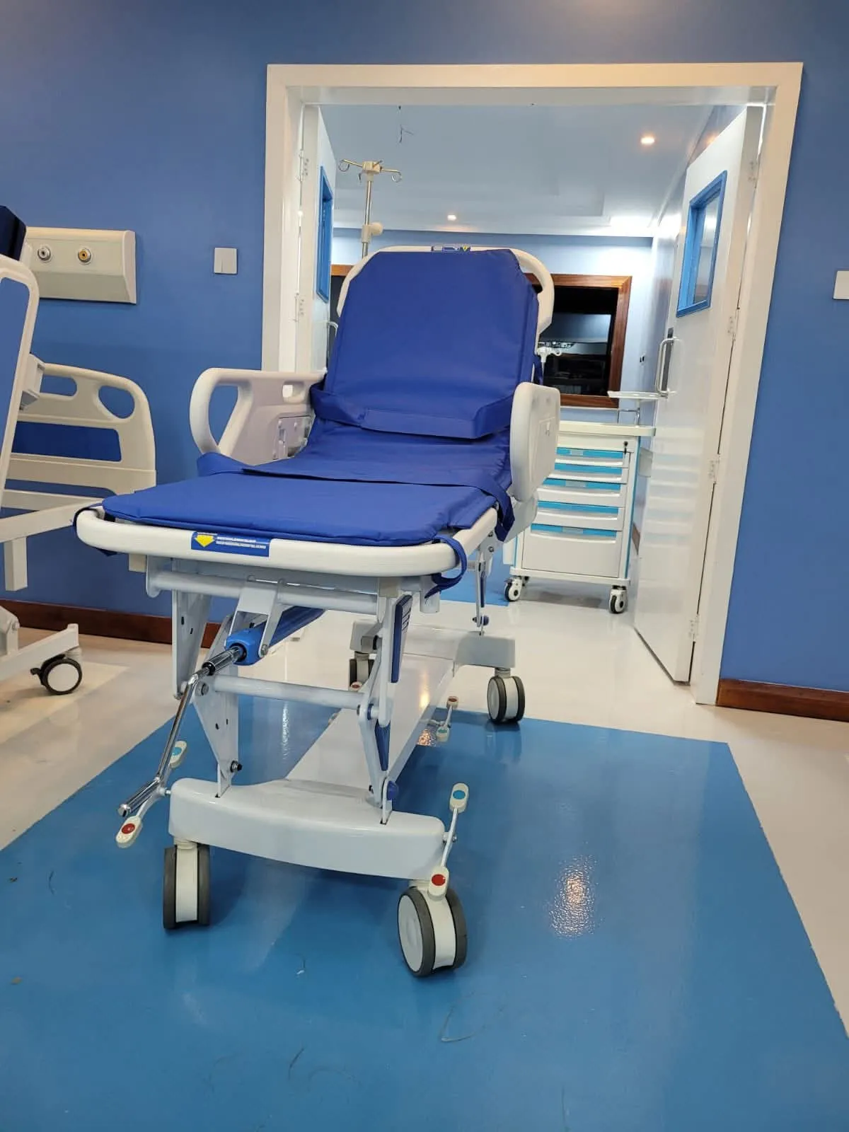 Hydraulic Patient Transport Stretcher Trolley - Image 2