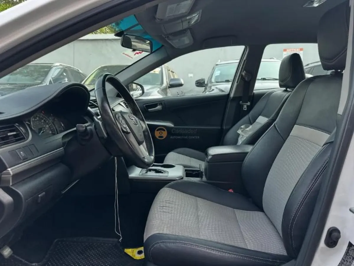 Super clean Toyota Camry xle - Image 5