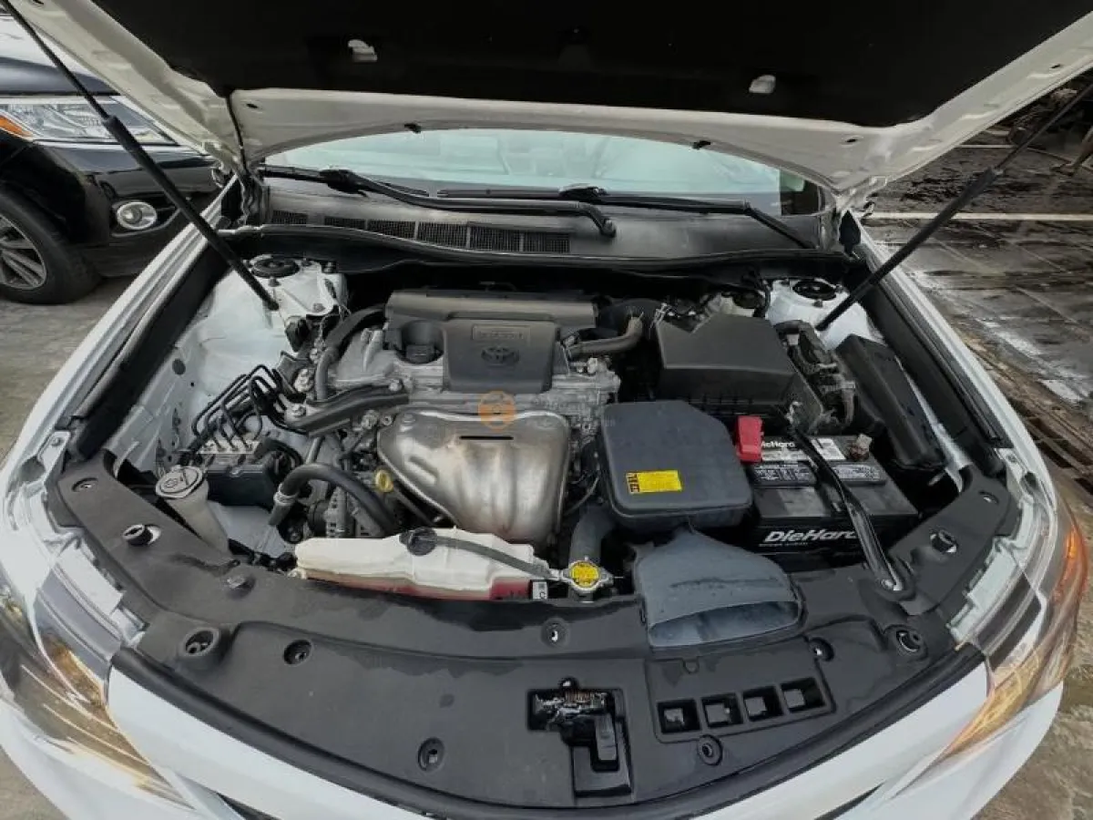 Super clean Toyota Camry xle - Image 9