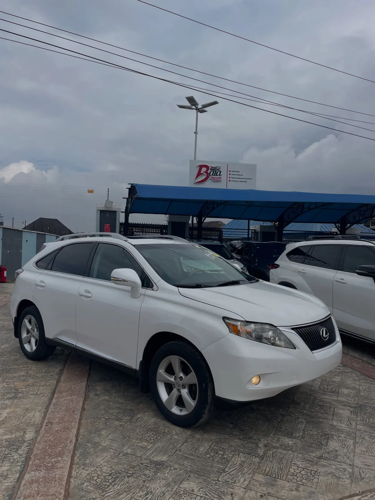 Super clean Lexus Rx350 - Image 3