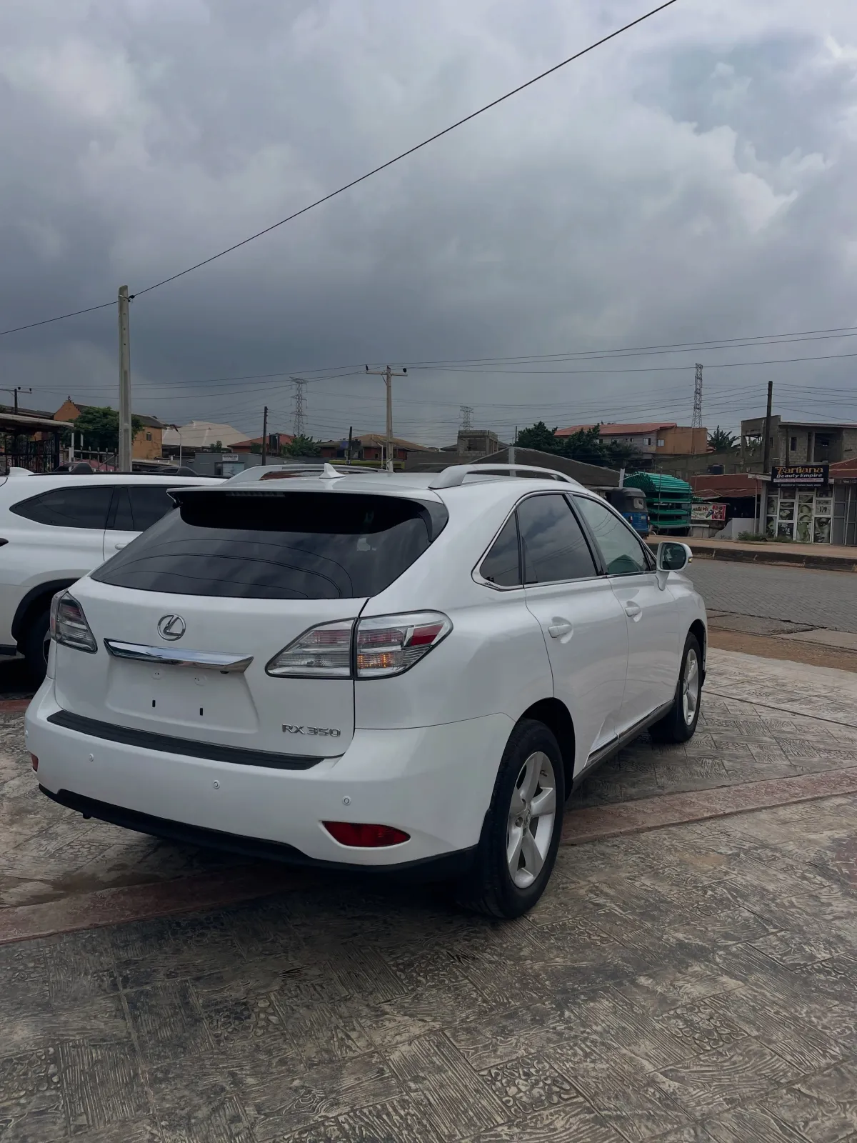 Super clean Lexus Rx350 - Image 4