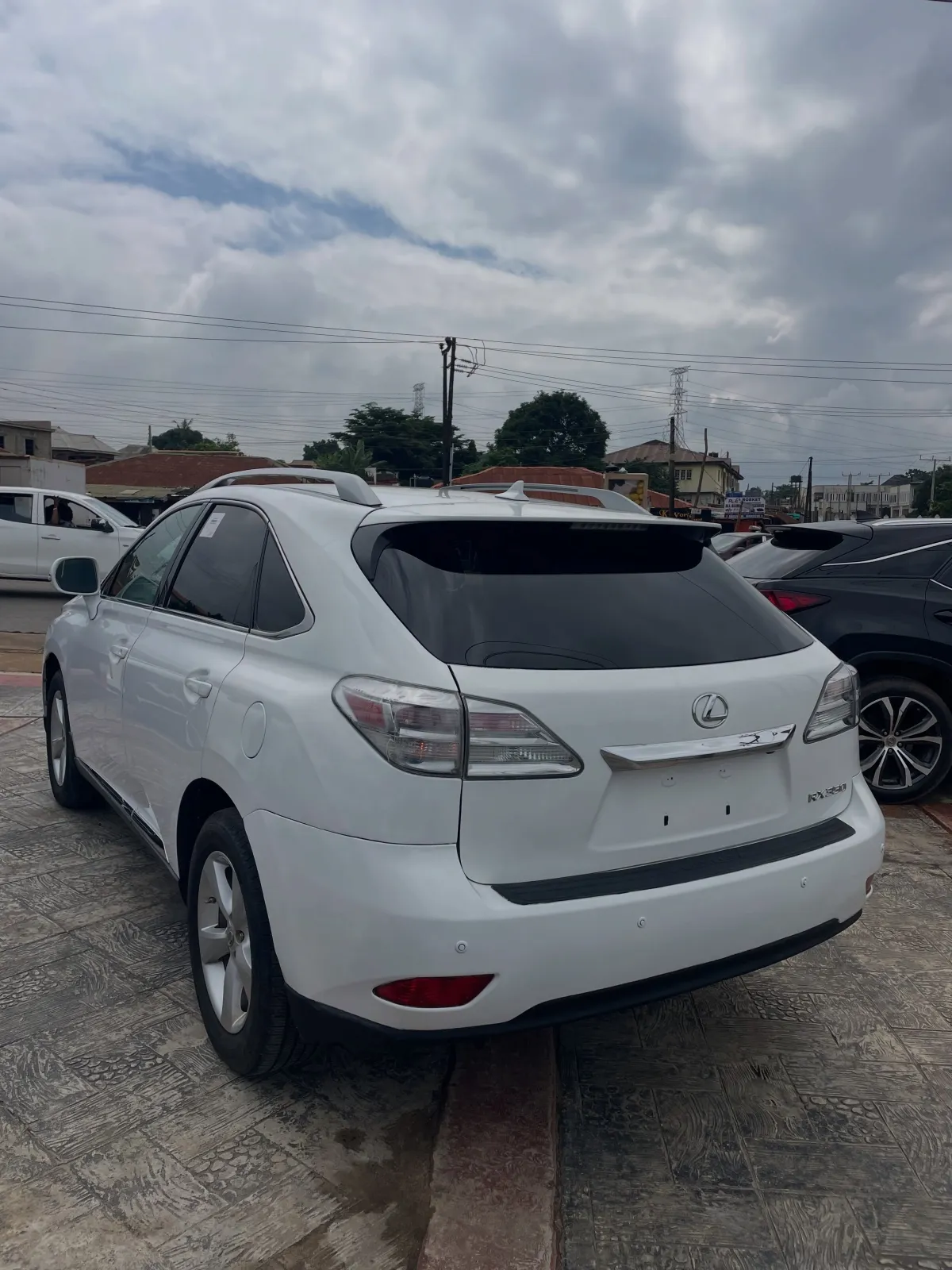 Super clean Lexus Rx350 - Image 6