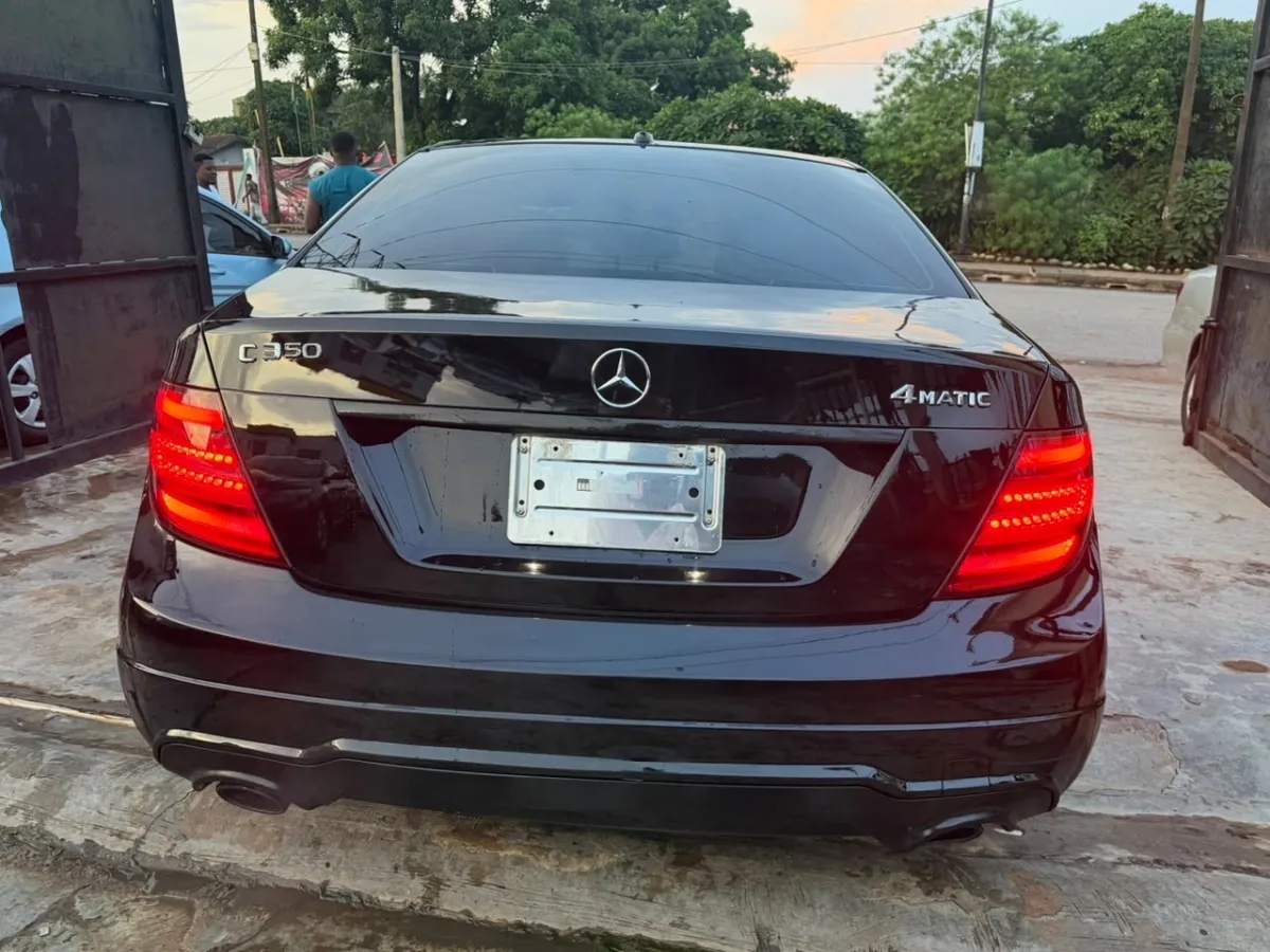 2013 Mercedes Benz C300 - Image 4