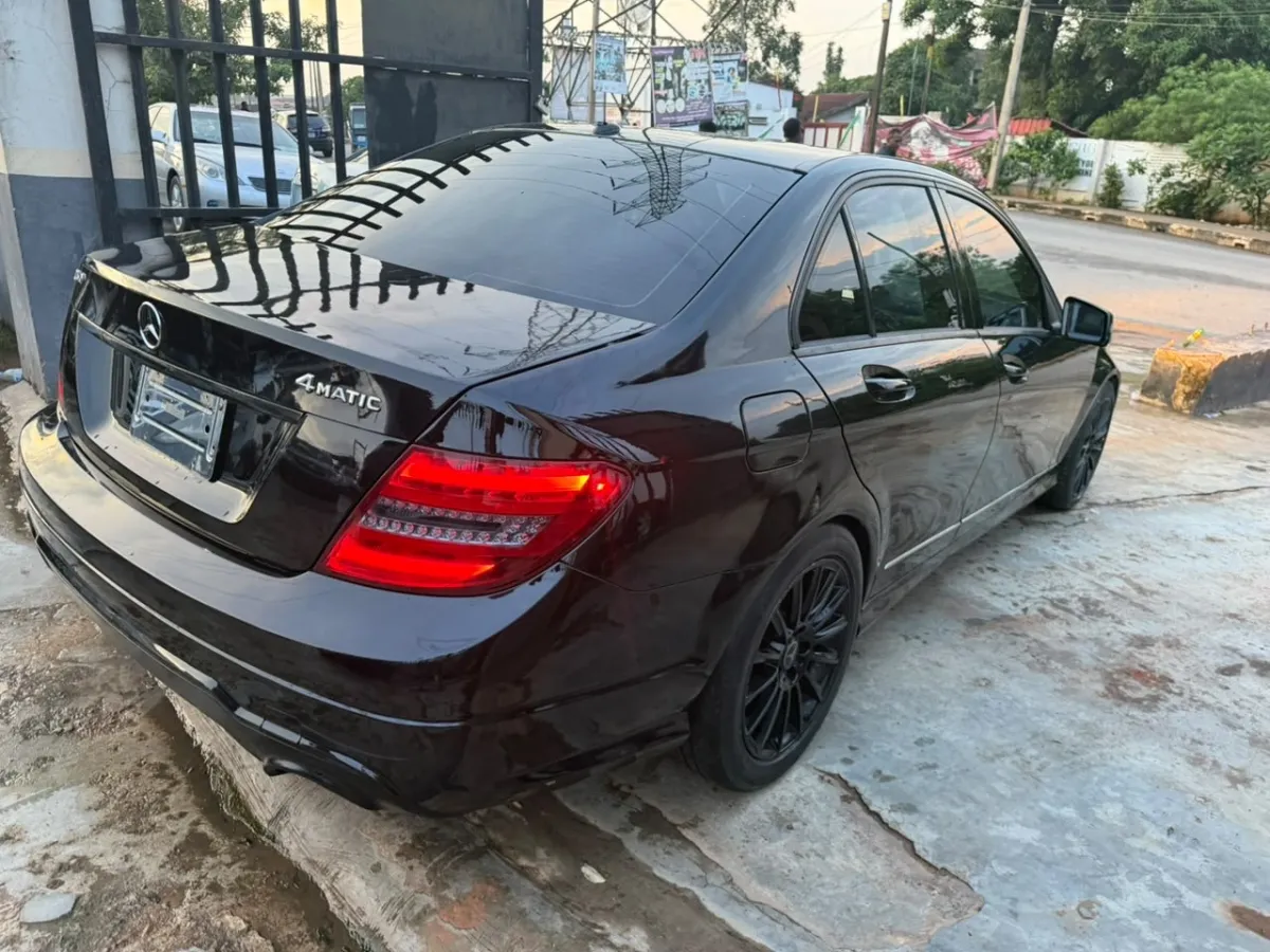 2013 Mercedes Benz C300 - Image 7