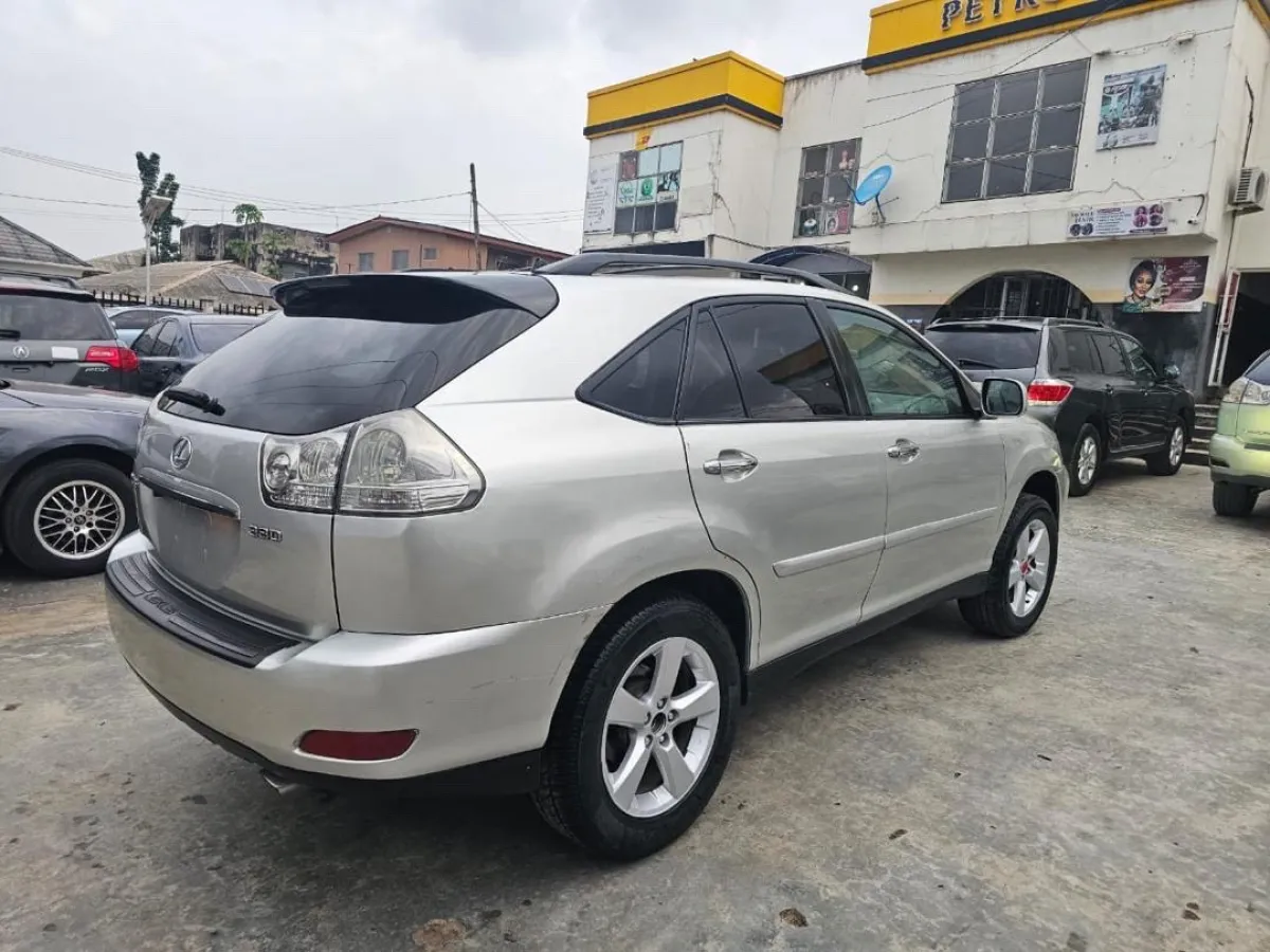 2024 Lexus -RX330 - Image 4