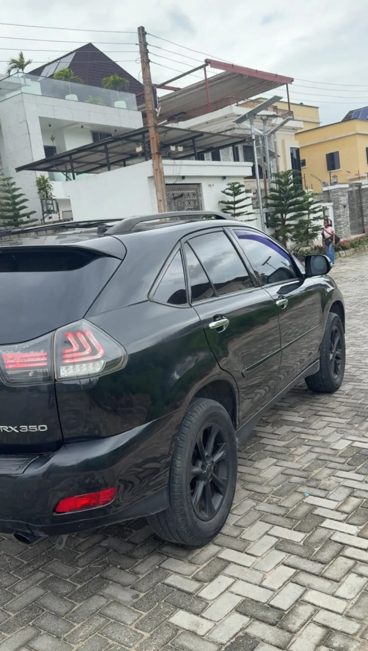 Clean Registered 2009 Lexus RX350 With LRI Lights - Image 9