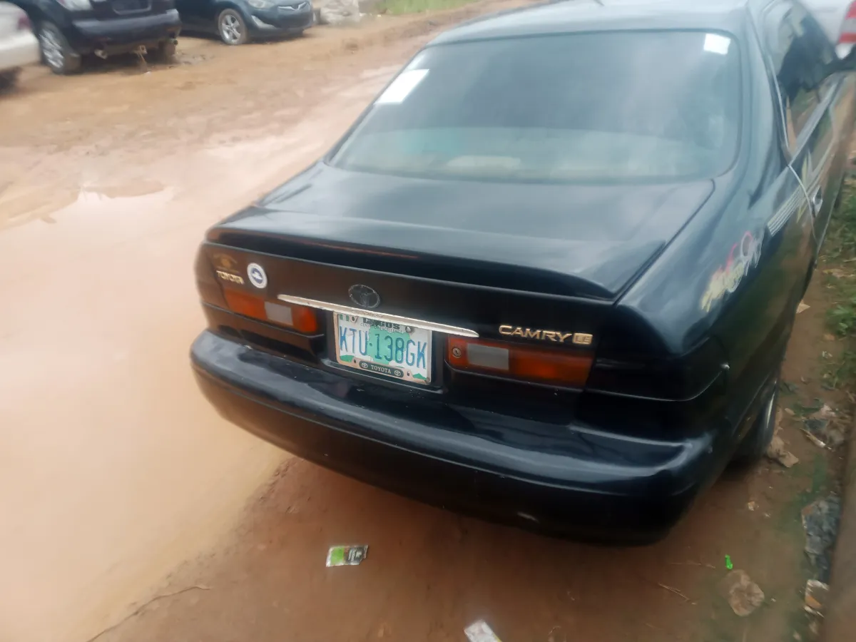 Toyota Camry 98 - Image 2