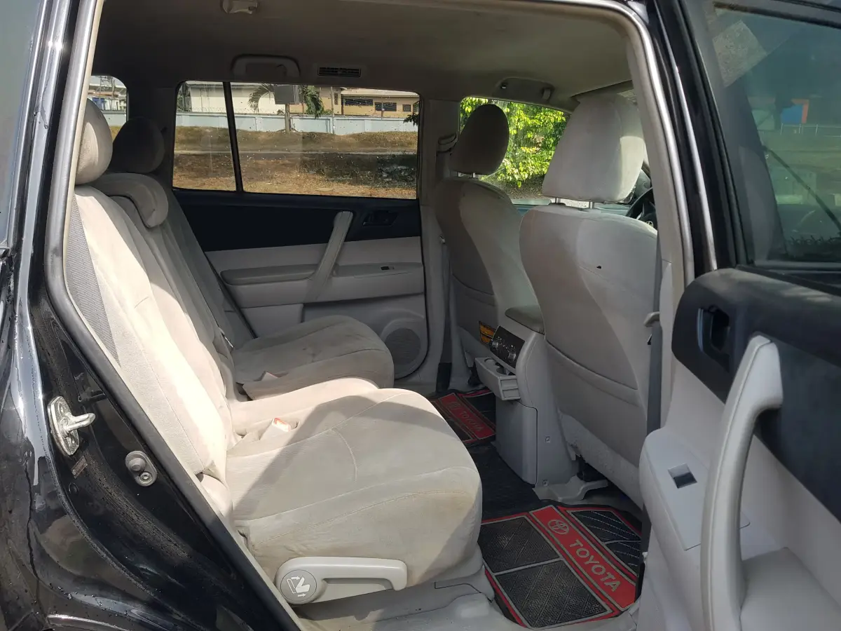 Nigerian used 2010 Toyota highlander (4cylinder) - Image 2