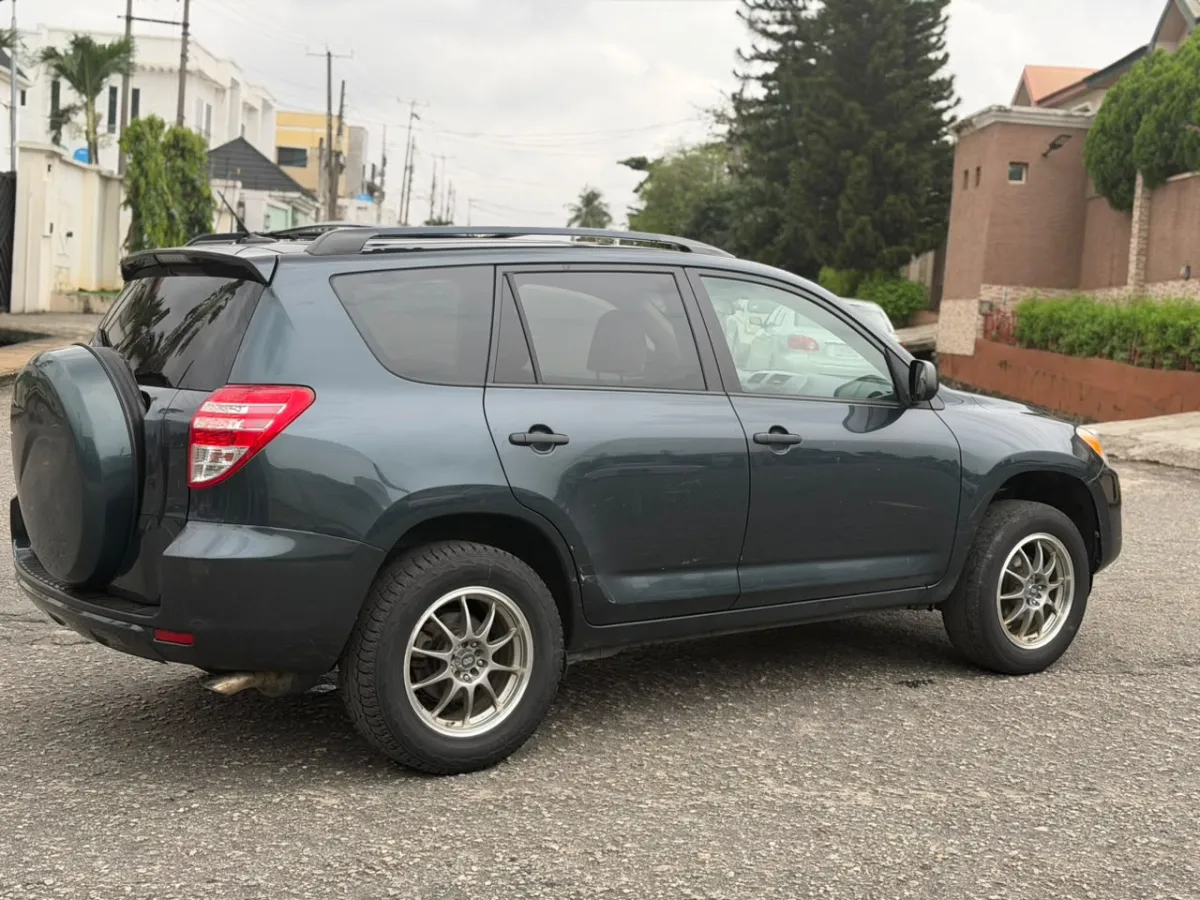 2009 TOYOTA RAV4 - Image 2