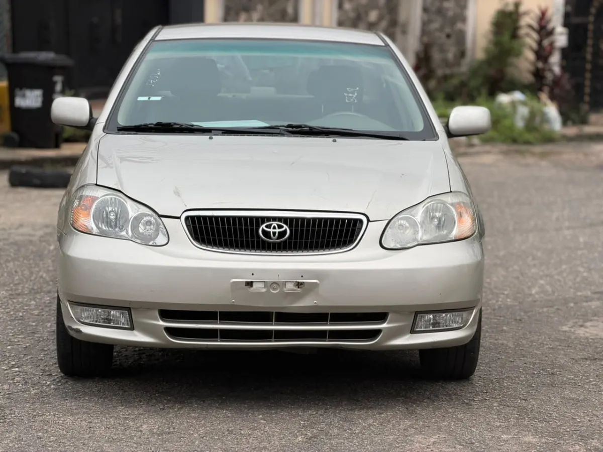 Toyota Corolla ALTIS 2004 - Image 1