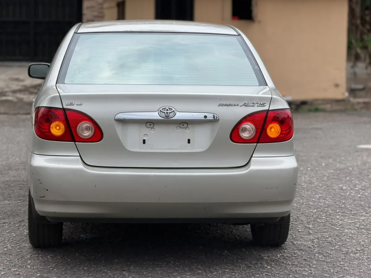 Toyota Corolla ALTIS 2004 - Image 2
