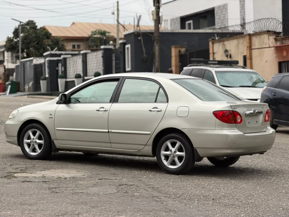 Toyota Corolla ALTIS 2004 - Image 4