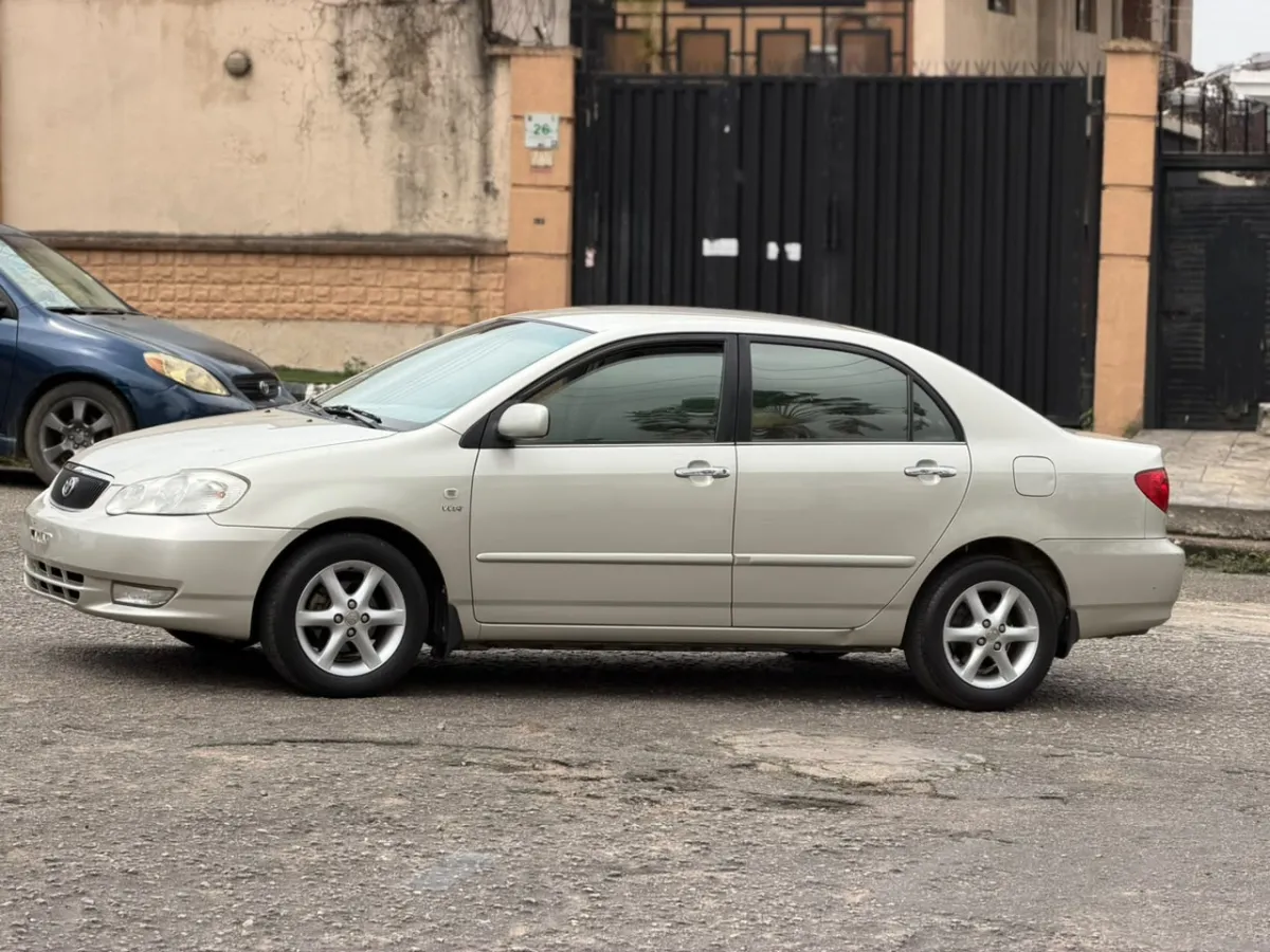 Toyota Corolla ALTIS 2004 - Image 5