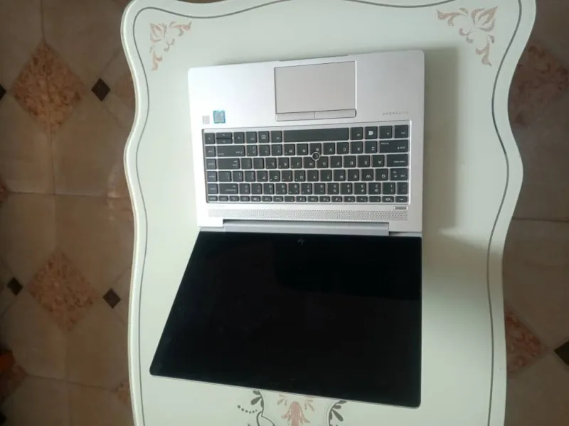 Hp elitebook 840 G5 intel(r) corei5