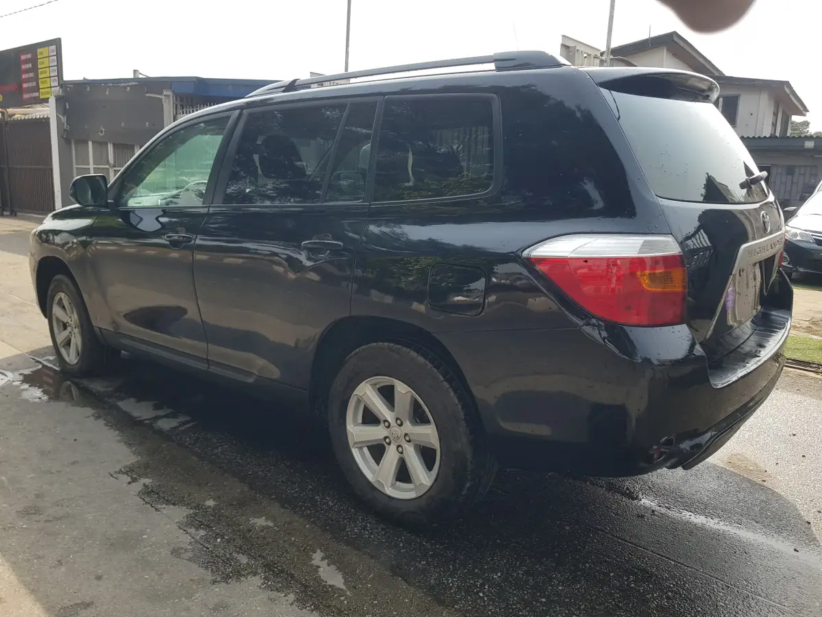 Nigerian used 2010 Toyota highlander (4cylinder) - Image 7
