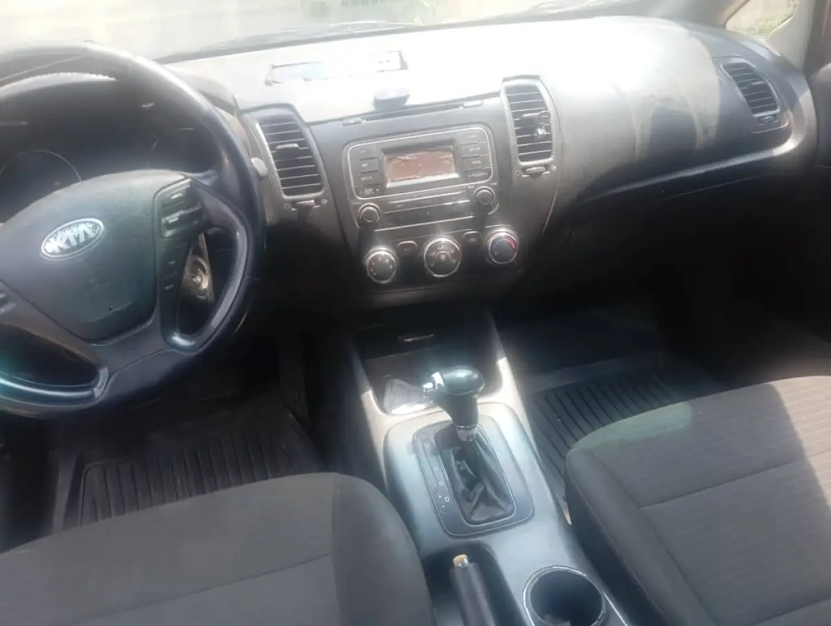 Nigerian used 2014 Kia Cerato ex - Image 3