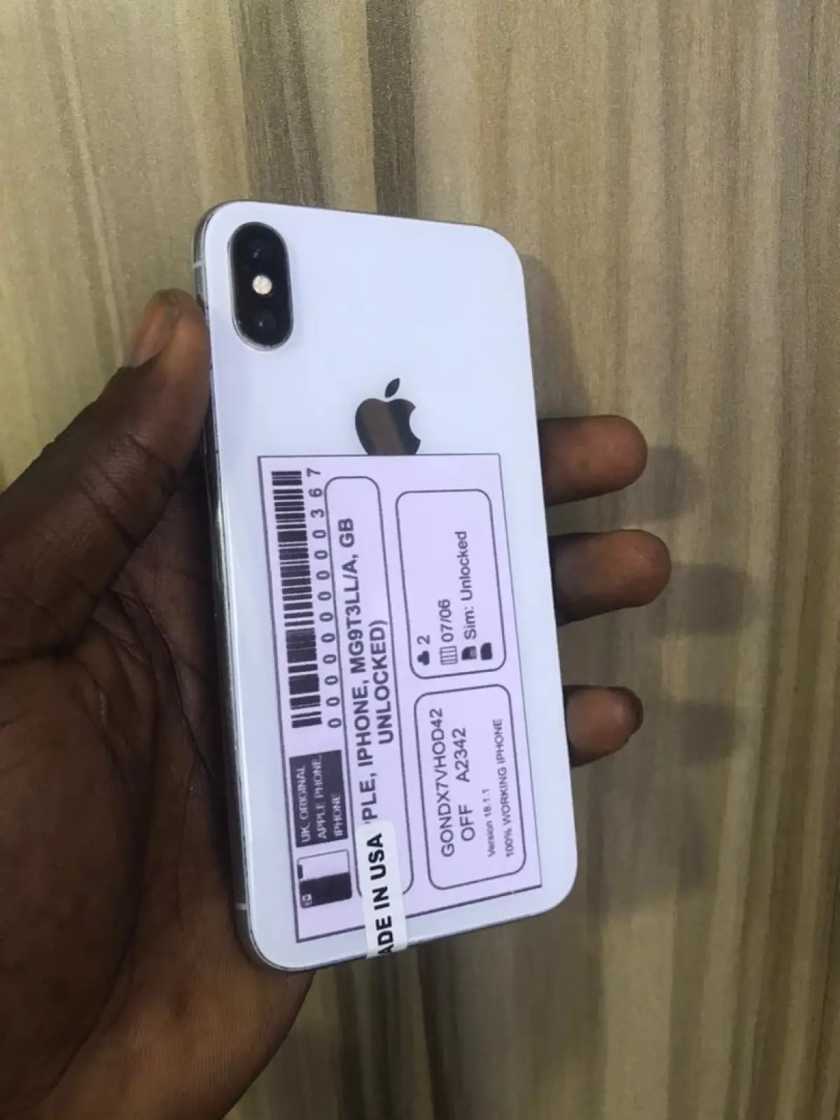 iPhone X 128gb UK standard 10/10 neatness. Face I'd working perfectly - Image 1