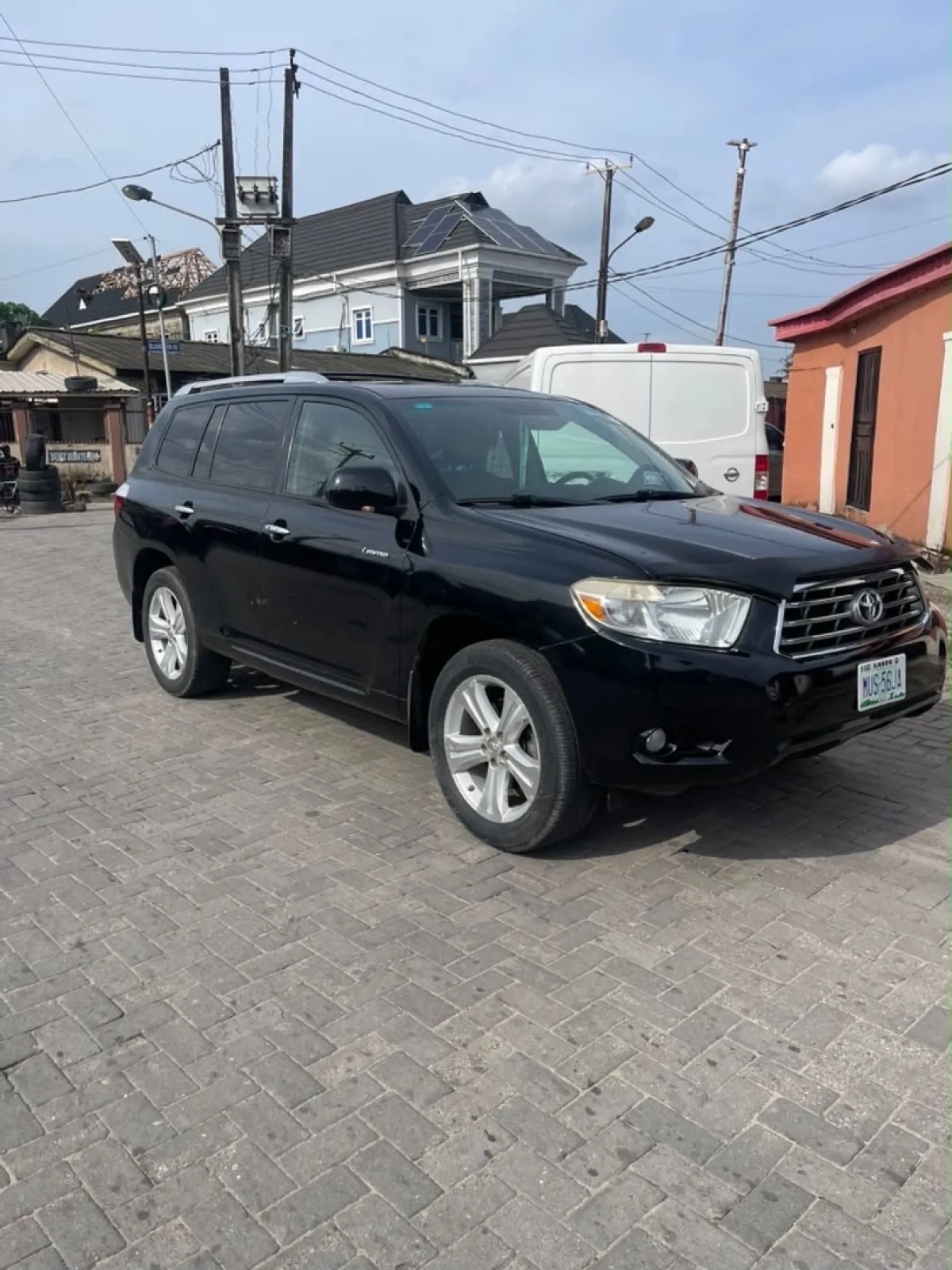 Barely Driven 2010 Toyota Highlander Limited Full Option - Image 6