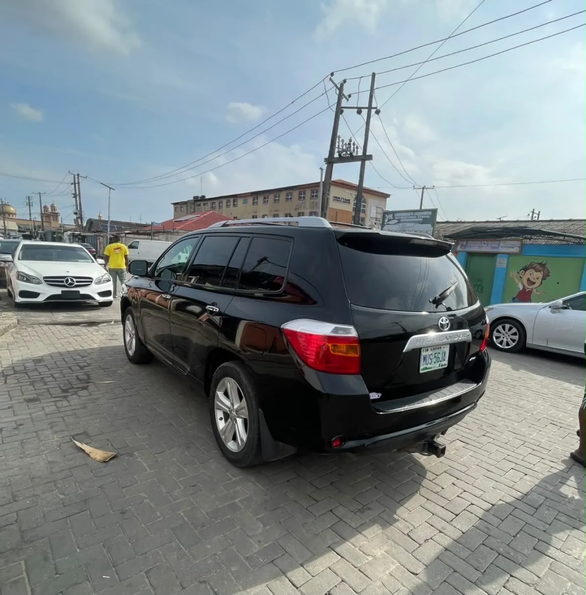 Barely Driven 2010 Toyota Highlander Limited Full Option - Image 8
