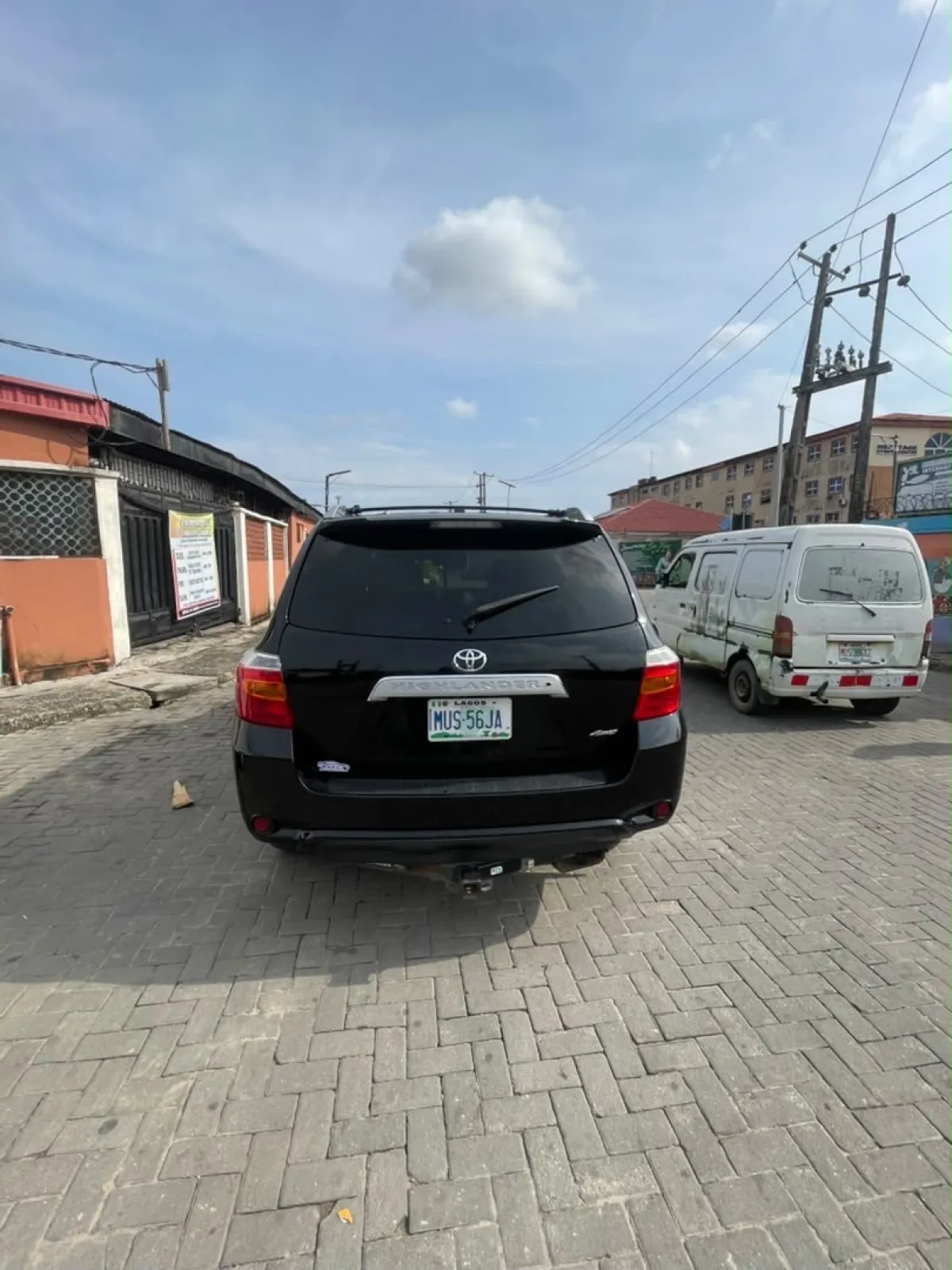 Barely Driven 2010 Toyota Highlander Limited Full Option - Image 10