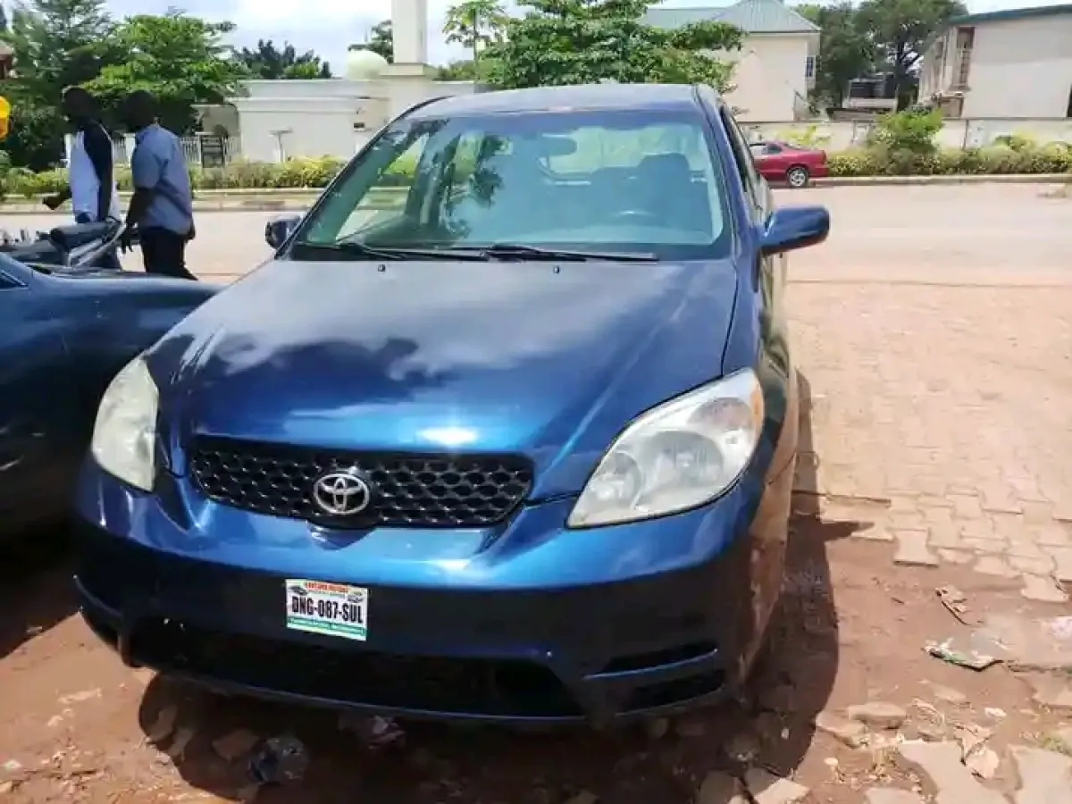 Navy blue Toyota Matrix - Image 4